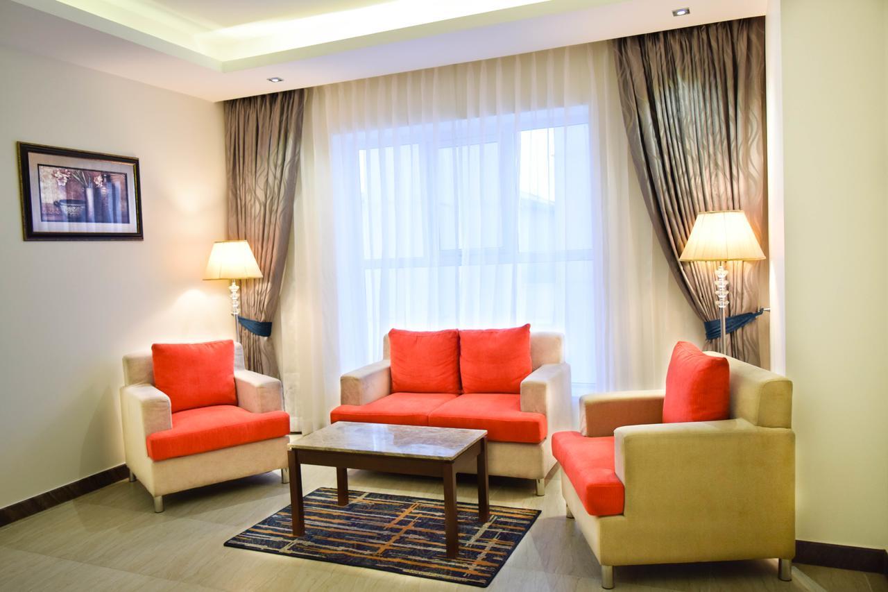 Rg Royal Hotel Bangalore Extérieur photo