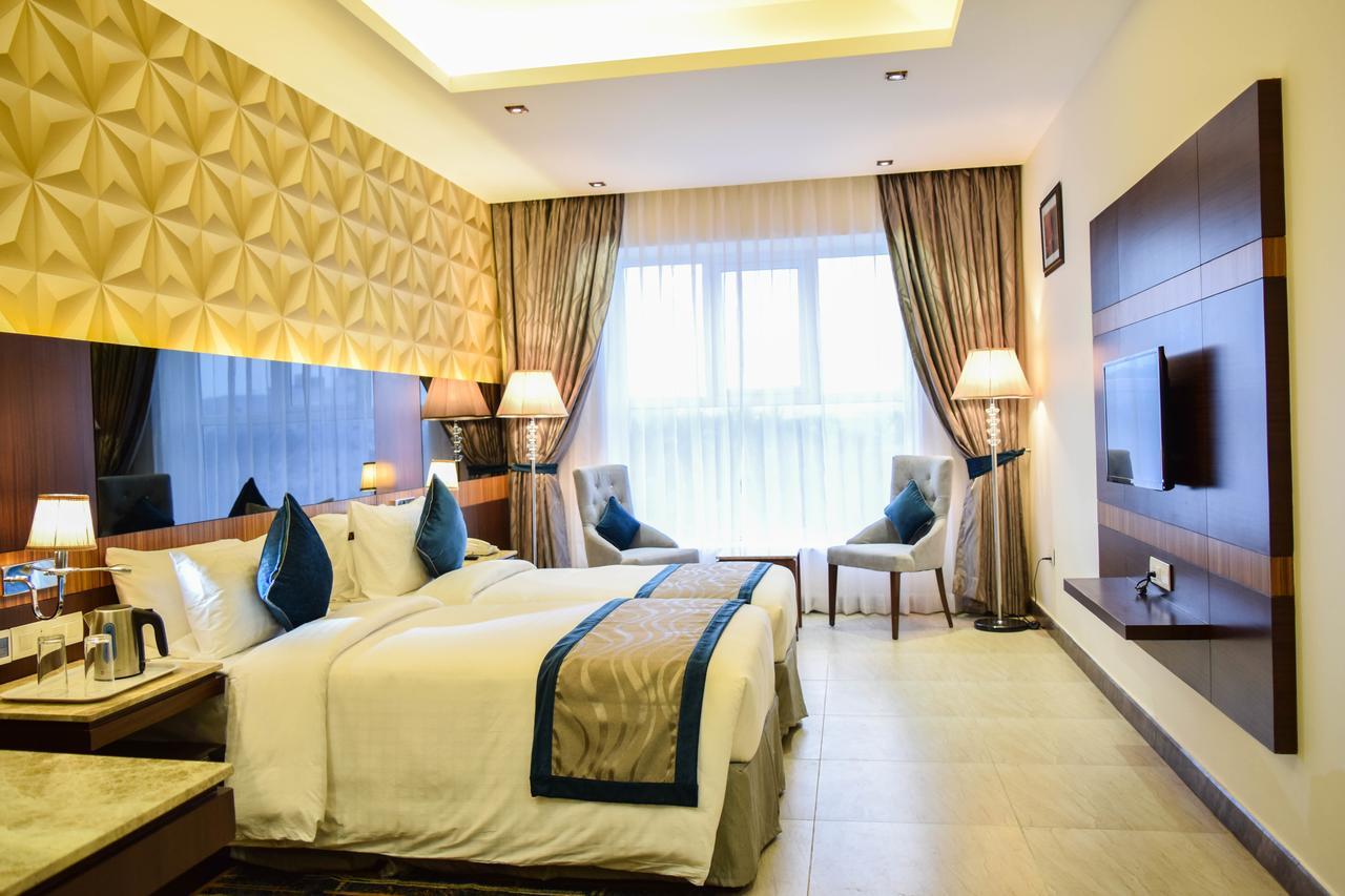 Rg Royal Hotel Bangalore Extérieur photo