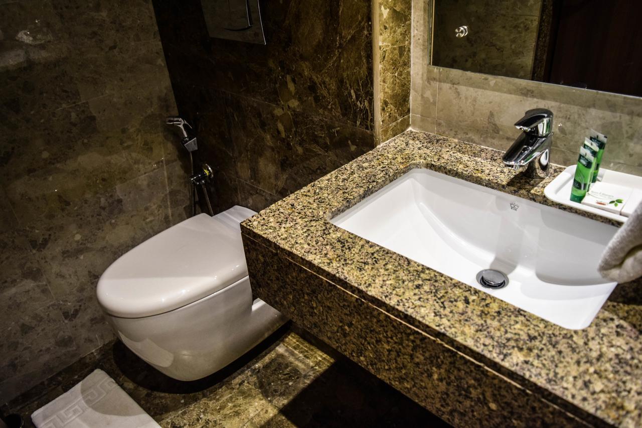 Rg Royal Hotel Bangalore Extérieur photo