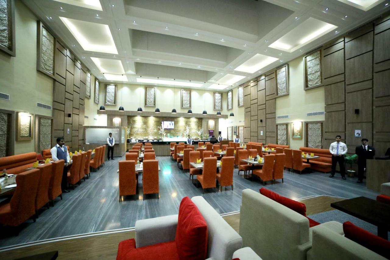 Rg Royal Hotel Bangalore Extérieur photo