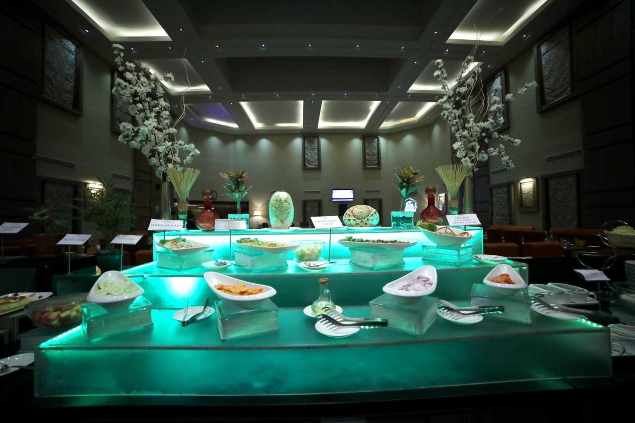Rg Royal Hotel Bangalore Extérieur photo